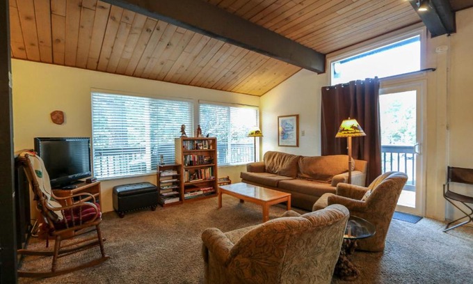 Mammoth Lakes Apartment | Timberline Condominium #44