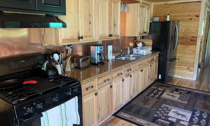 Paradise Cabin | Timberlost Cabin:Reconnect with Nature—Springtime Getaway Awaits!