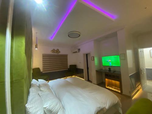 Ofin Apartment | Timeless Apartment and Bar