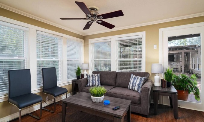Del Mar House | Timeless Beach Beauty *️Huge Entire House 4/2 * Beach Attractions!