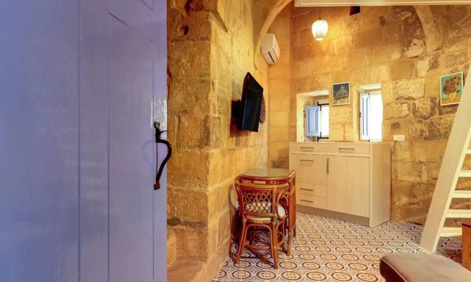 Victoria Apartment | Timeless Elegance: 900-Year-Old Renovated Studio