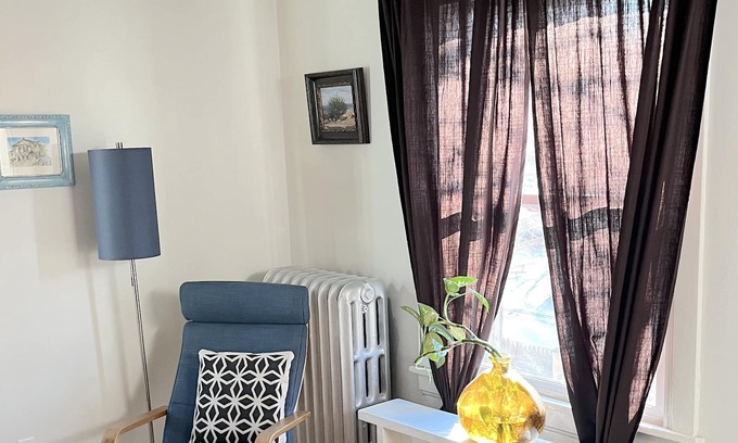 Evanston Cottage | Tiny Cottage in West Village Arts District