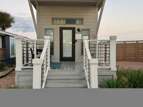 Austin Resort | Tiny Cozy Cabin Away From Home