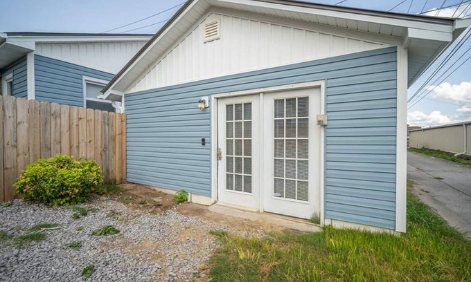 Lenoir City House | Tiny Home Downtown Lenoir City Minutes From The Lake