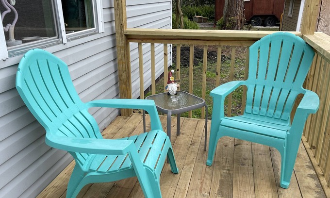 Jacksonville Apartment | Tiny home for 2 with Flamingo theme EV Chging L1&2