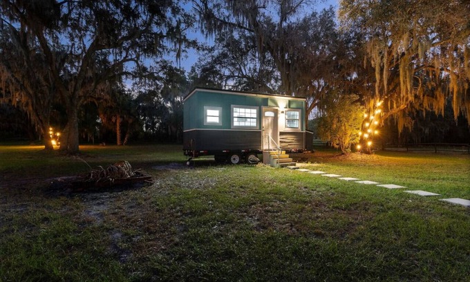 Kissimmee Apartment | Tiny Home on Wheels! Firepit + Close to Disney!
