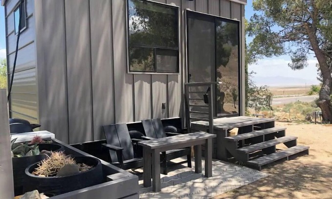 Lone Pine House | "TINY" HOME w/expansive views of the Sierras NOW W/WIFI!