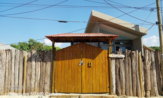 Tolu Resort | Tiny House Kingdom Deluxe King Bed 3 minutes from the beach and the airport