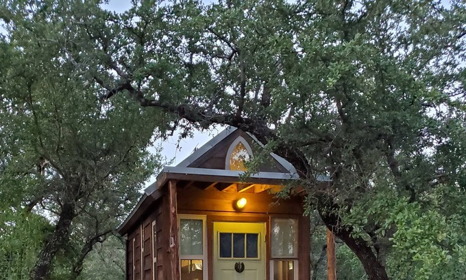 Spicewood House | Tiny House (Tall Cotton)in a rural setting 34 miles from Austin!