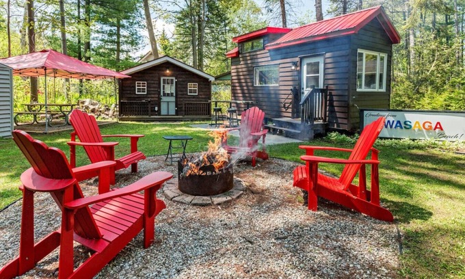 Wasaga Beach House | TinyHome | Watercrafts+FirePit+BBQ