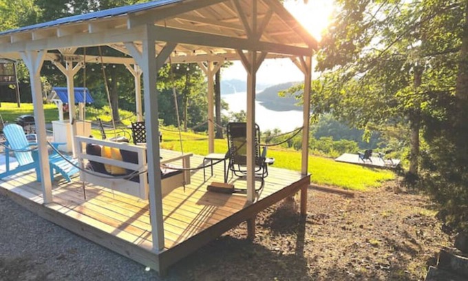 Monticello Apartment | Tinyhouse LakeView Cottage with a MILLION DOLLAR VIEW!