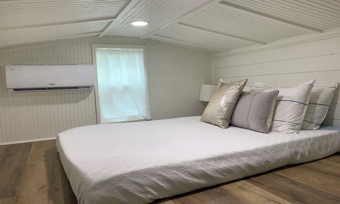 Pensacola Cottage | #tinyhousenation minutes to Pensacola Beach
