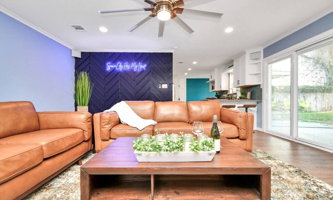 Friendswood House | TL- NASA 4BR Escape | HeatedPool, HotTub & Daybed