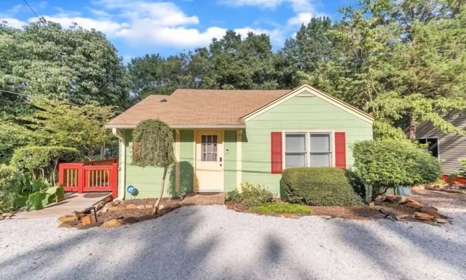 Toccoa Cottage | Toccoa Cottage—Hot Tub—10min to Toccoa Falls—30 miles to Helen