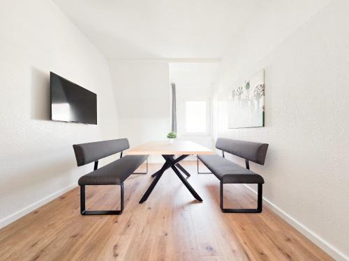 Rath Apartment | Tolstov Apartments - 6 Zimmer Wohnungen - 15 Min zur Messe DUS