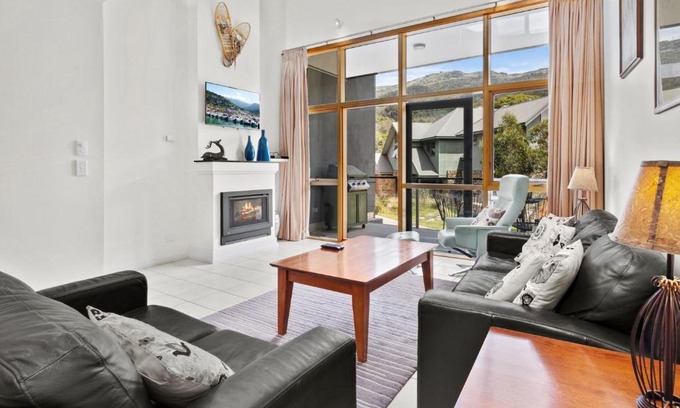 Thredbo Ski Chalet | Tomarlin Views 2