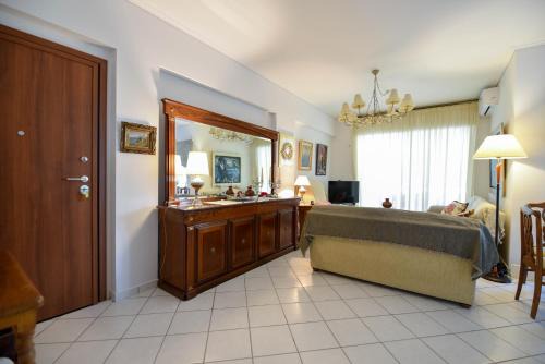 Anatolikos Sinikismos Apartment | Tombra Home