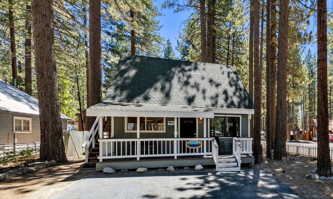 South Lake Tahoe Cabin | Tommy Tee's Forest Cottage: Hot Tub, Close to Lake & Skiing