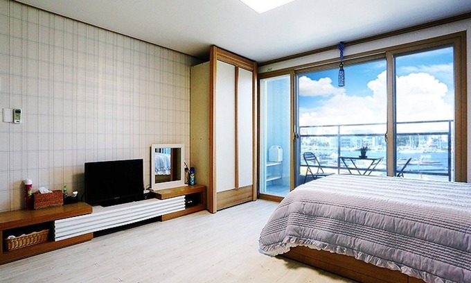 Suryuk House | Tongyeong Cobalt Blue Pension