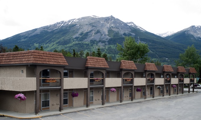 Jasper Hotel | Tonquin Inn