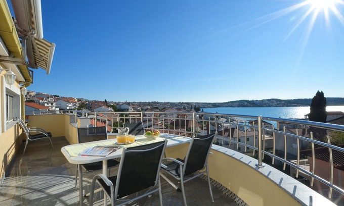 Okrug Gornji Apartment | TOP apartment 5 pers, pool, sea view, luxury, 2 bedrooms + living room