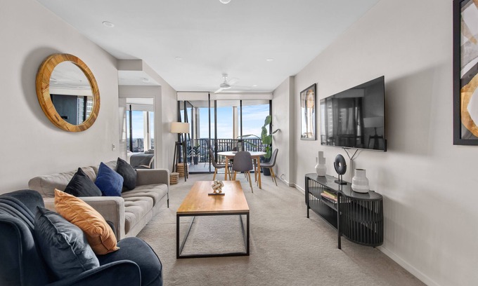 Brisbane Central Business District Apartment | Top Floor! 2Bed/2Bath/1Car/Pool ~ VIEWS ~ CBD
