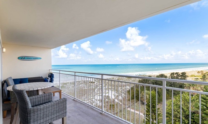 Madeira Beach Condo | Top Floor Beach & Gulf Views - Madeira Norte #516