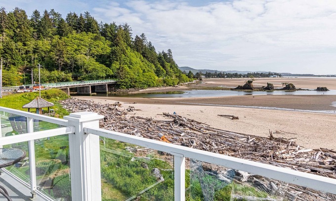 Lincoln City Condo | Top floor condo with bay and ocean views in historic Taft, Lincoln City!
