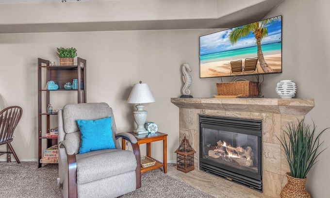 Lincoln City Condo | Top Floor, Ocean View Condo in The Heart of The Taft District in Lincoln City