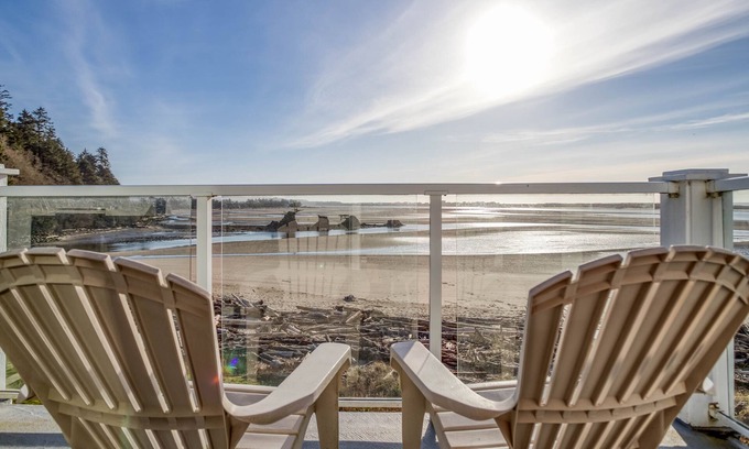 Lincoln City Condo | Top-Floor Siletz Bay Waterfront Ocean and Bay View