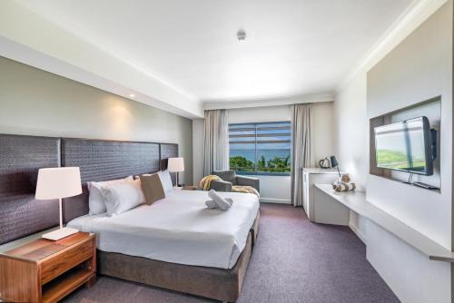 Darwin City Centre Apartment | 'Top Horizons' Resort style Stay with Pool & Ocean Views