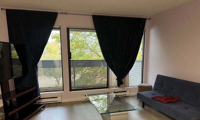 Richmond Apartment | Top Level Spacious 2 Bedroom 2 Bathroom Condo - Steps to shopping plaza