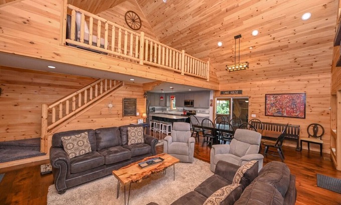 McHenry Cabin | Top-of-Wisp*6bed/6ba*Hottub*