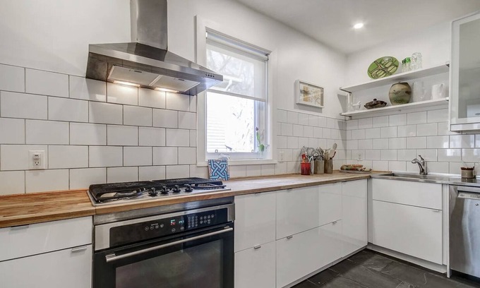 Trinity - Bellwoods Apartment | Top two floors in bright comfortable Victorian house on Trinity Bellwoods Park