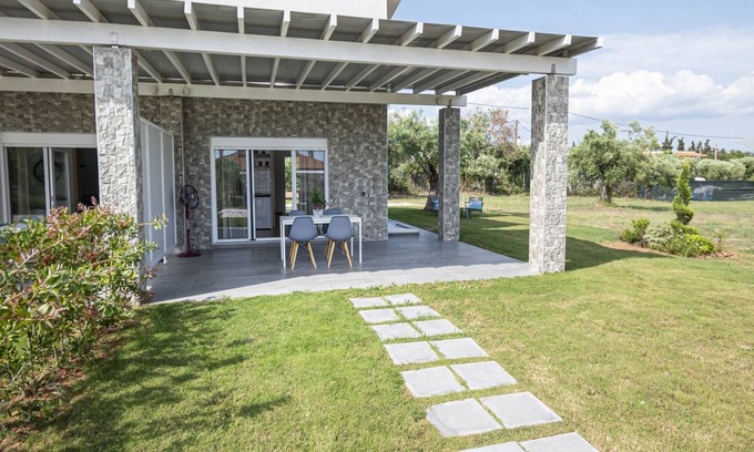 Gerakini House | Topos Maisonette Right by Travel Pro Services