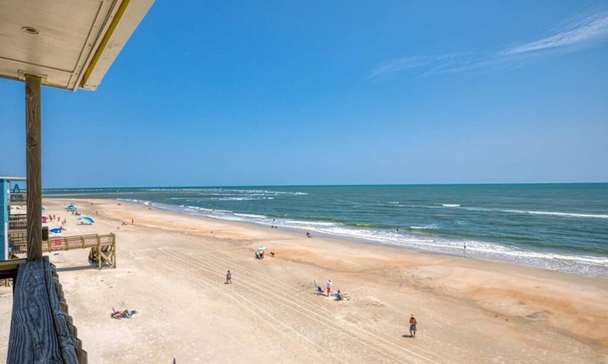 Sneads Ferry Condo | Topsail Reef 315 | Oceanfront Condo | Sleeps 4