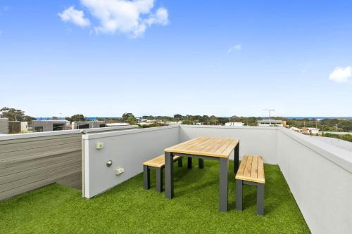 Torquay House | Torquay Point Panoramic Ocean and Golf Course View