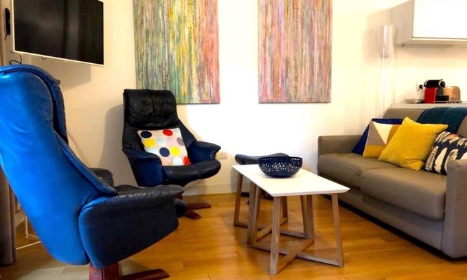 Grenelle Apartment | Tour Eiffel district, Motte Piquet metro station 100 m, quiet apartment with terrace.