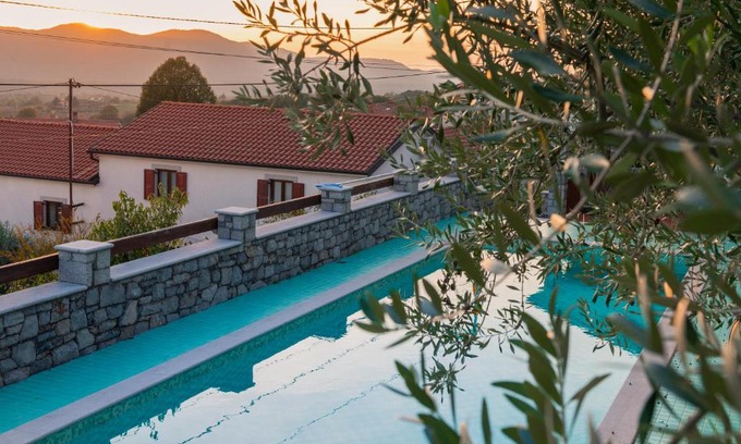 Tomaj House | Tourist Farm Škerlj