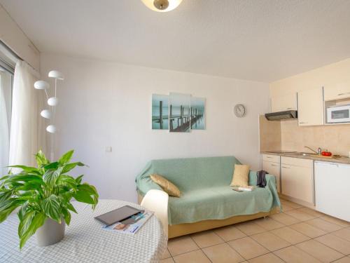 Saint-Raphael Apartment | Tout à pied - Plage, Gare, Commerces - 2 pièces avec terrasse et climatisation - FR-1-466A-6