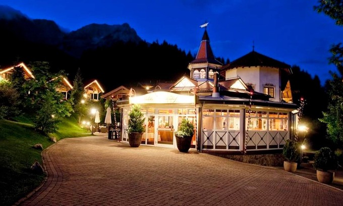 Scheffau am Wilden Kaiser Apartment | Tower suite with bath, shower, toilet - Chalet Hotel am Leitenhof