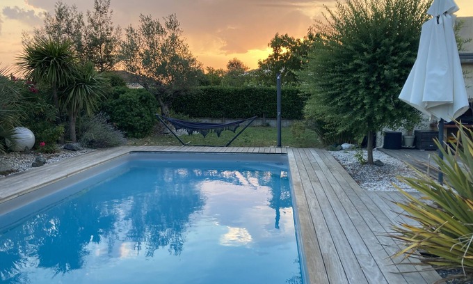 Eysines House | Town house with pool and garden, close to the golf course