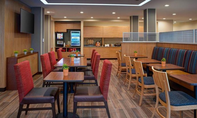 Forest Hills Hotel | TownePlace Suites by Marriott Grand Rapids Airport