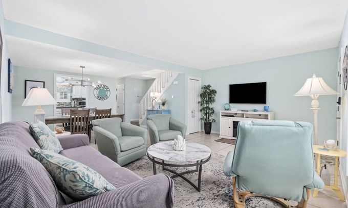 Myrtle Beach House | Townhome 1 Block from Myrtle Beach