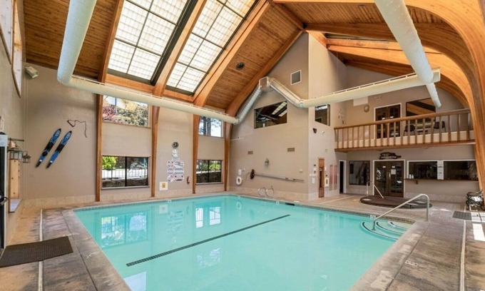 Patton House | Townhome in gated community. Indoor Pool and Jacuzzi. Village and Marina 1 mile.