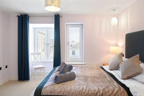 Newquay City Centre House | Townhouse Parking 1 Min Walk to Tolcarne Beach
