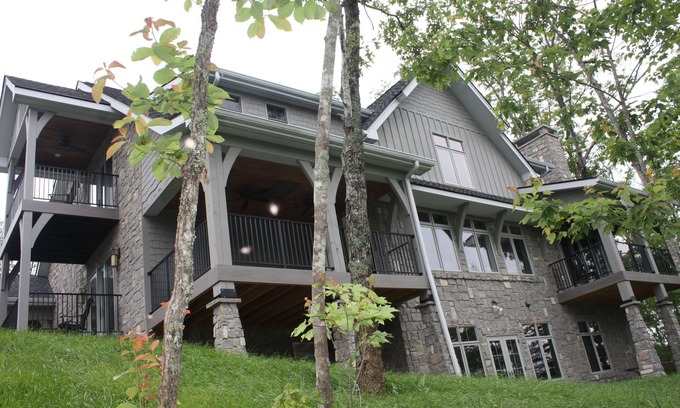 Townsend House | TOWNSEND SUNRISE DREAM Pavilion, Hot Tub, Arcade Games, Theater Room, Bunk Room!