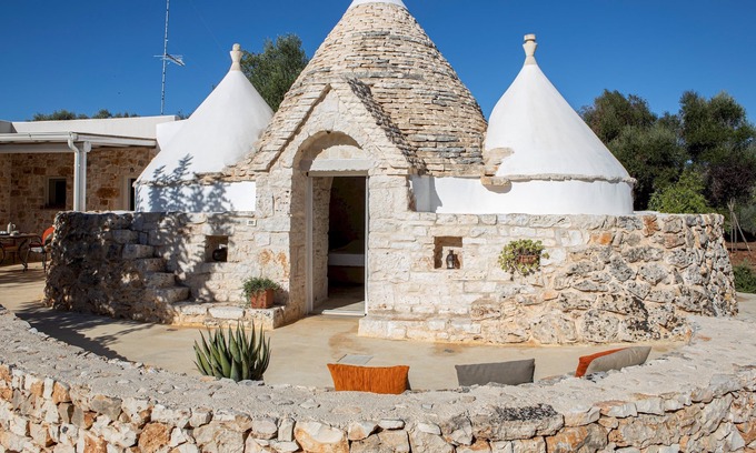 San Michele Salentino Villa | traditional trullo la specchia