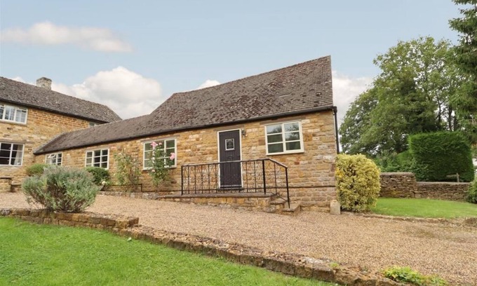 Upper Brailes Cottage | Traditional 2 Bedroom Cotswold Stone Cottage