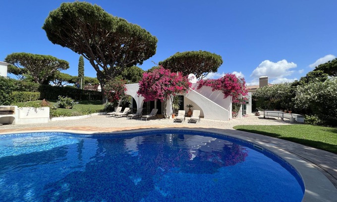 Vale do Lobo Villa | Traditional 3 bedroom villa with great pool in the heart of Vale do Lobo